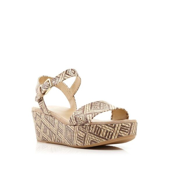 STUART WEITZMAN Womens Beige 1-1/2